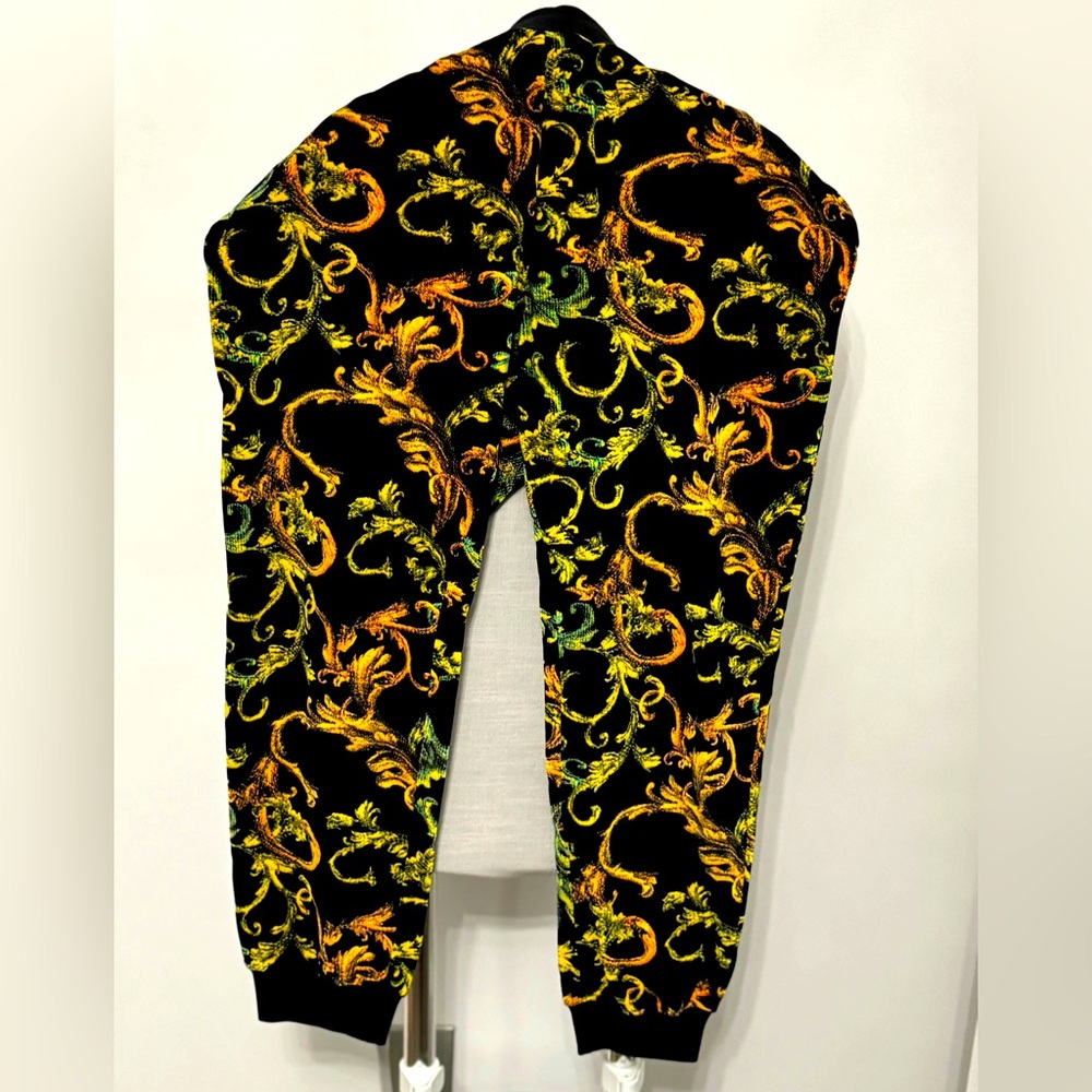 Versace Sweatpants – Iconic Luxury, Everyday Comfort